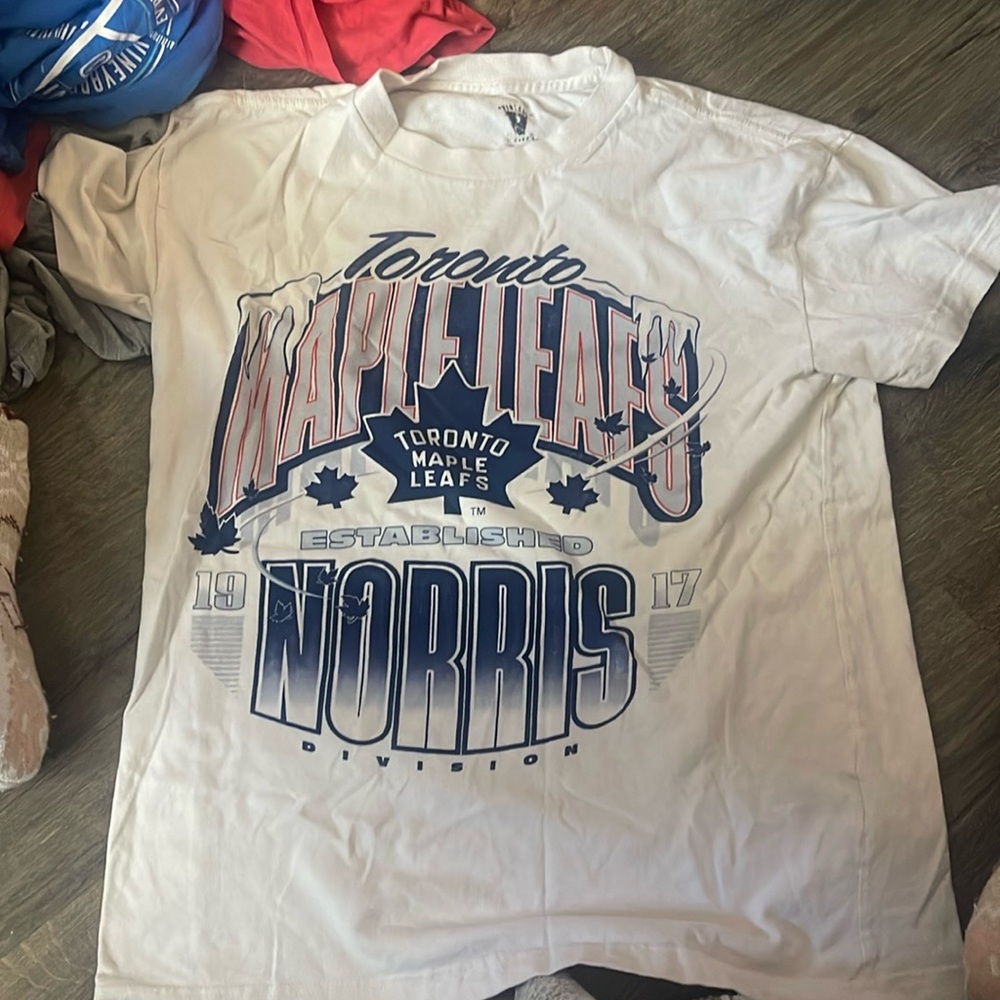 Tshirt urban outfitters